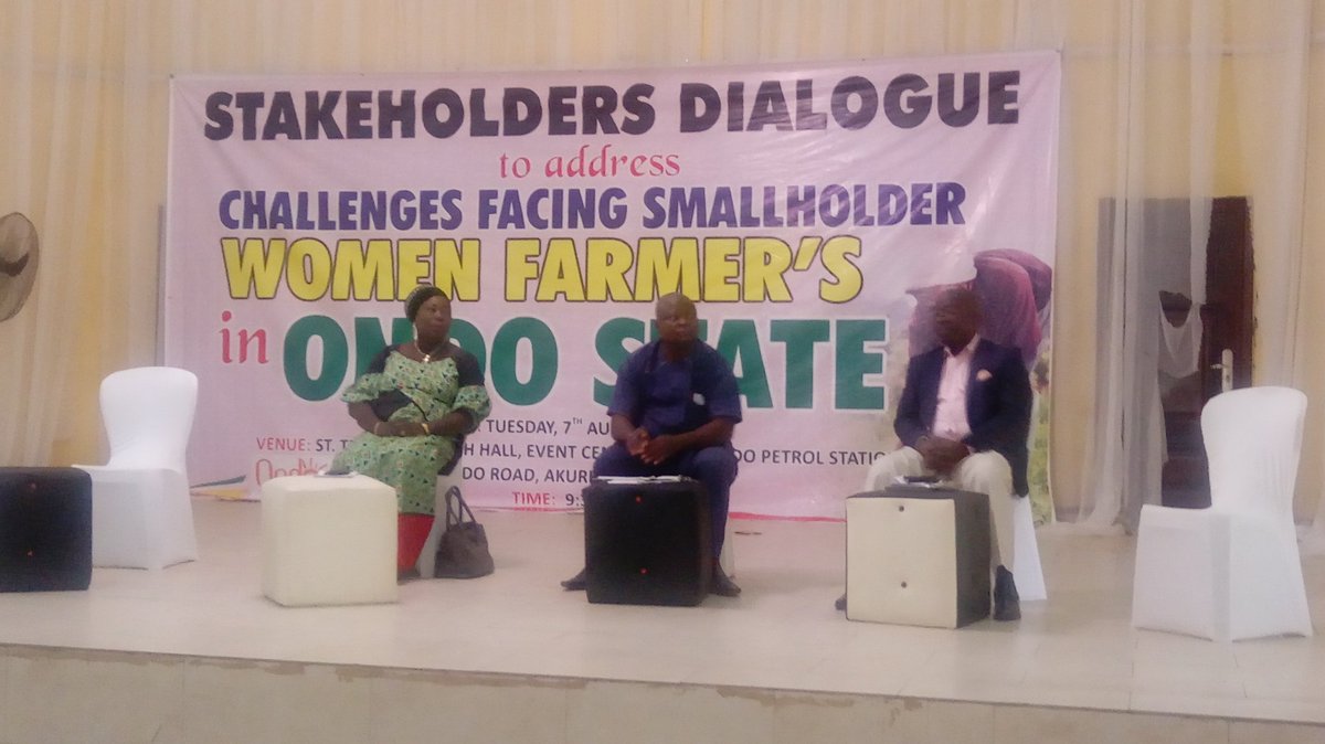 crystallatmedia's tweet photo. Getting information to the women farmers in rural areas is a major challenge. Government needs to step up and bridge the gap. cc @DFID_UK @OndoStateToday @RotimiAkeredolu @insideakure @perlfoundation #womeninagric #stakeholdersforum #akure https://t.co/ygq776lFJw