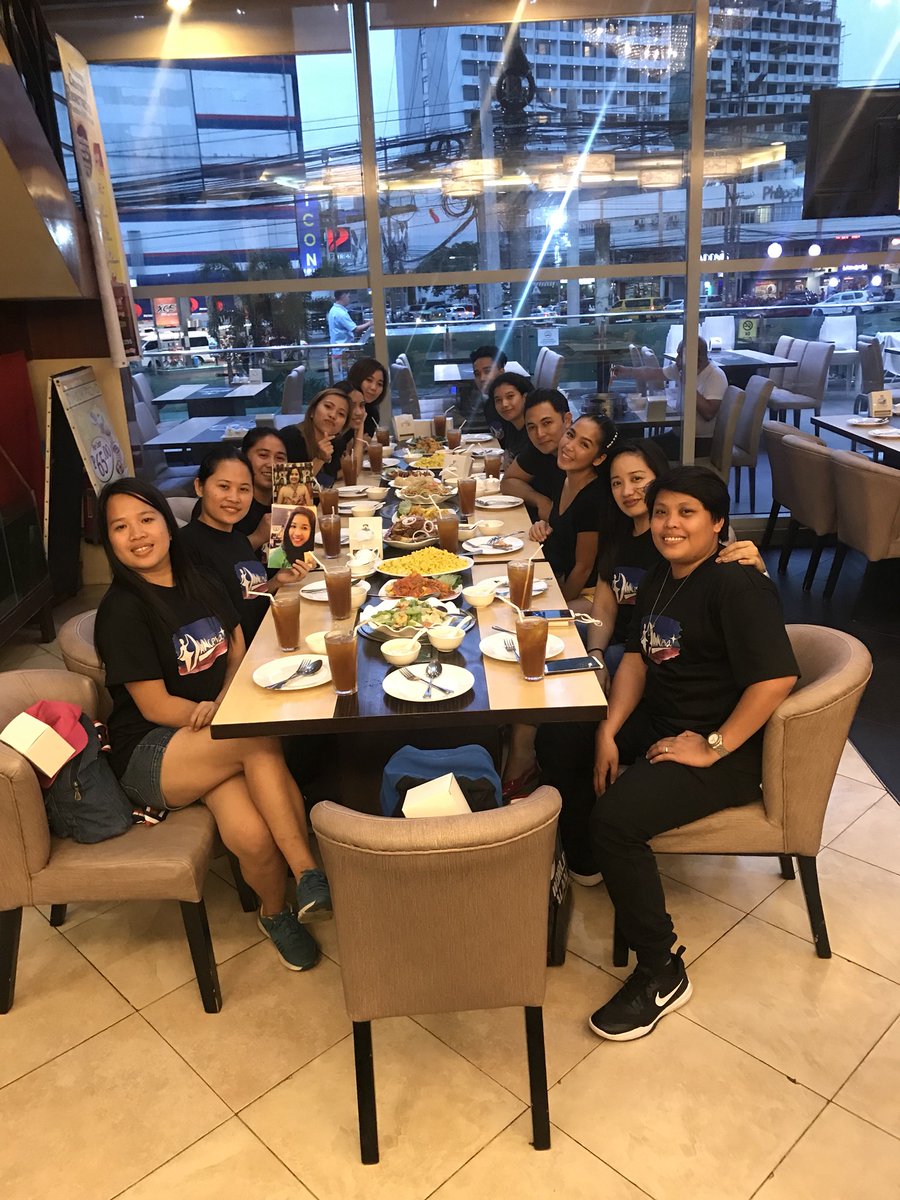 Had an amazing dinner with my <a href="/DAWNcers/">DAWNcers OFFICIAL</a> family. Thank you for this 3rd year celebration full of laughter and love. You guys are amazing! To more years cheers! Love love ❤️❤️❤️
