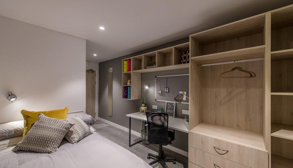 ustudentcom's tweet photo. @kacperkutarnia Congrats on getting into #rgu! If you are still need to sort out accommodation give our brand new site a look! https://t.co/y57D7g1tmu https://t.co/fcf5wI3GpG