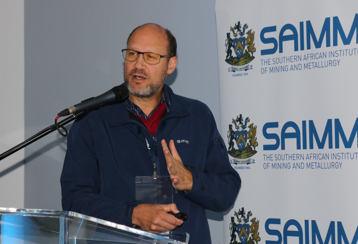 SAIMM1's tweet photo. “A particle–based approach to flotation modelling incorporating autoSEM characterization” presented by Carl Bergmann from @Mintek_RSA #GeometConference2018 #GSSA #SAIMM https://t.co/ZAMaeLX4iz