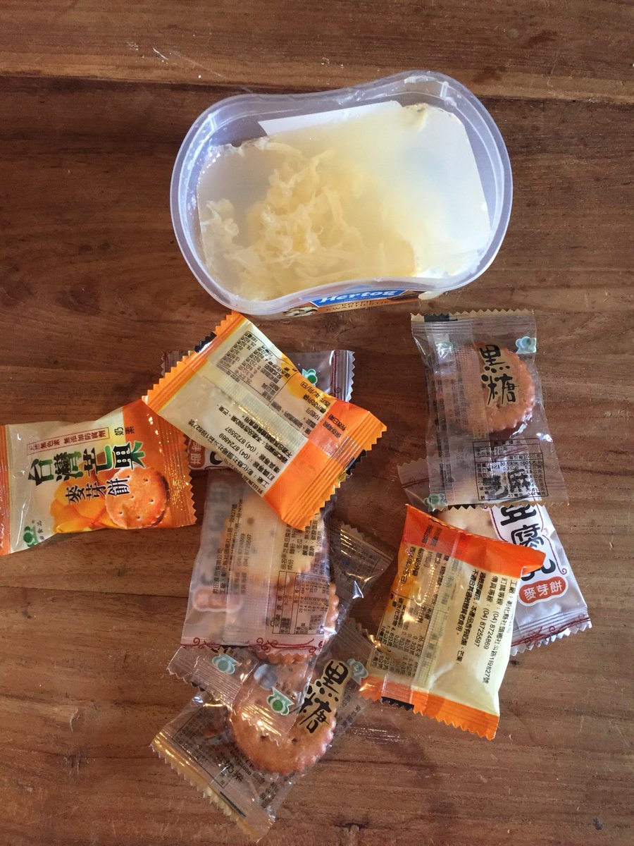 Zo leuk! Via <a href="/versuitdetuin/">Vers Uit De Tuin</a> gaf ik een buurtgenote palmkool. Ik kreeg van haar Chinese koekjes en zelfgemaakte Chinese pudding💚 Eten we allebei dingen die we nog nooit gegeten hebben👌🏽