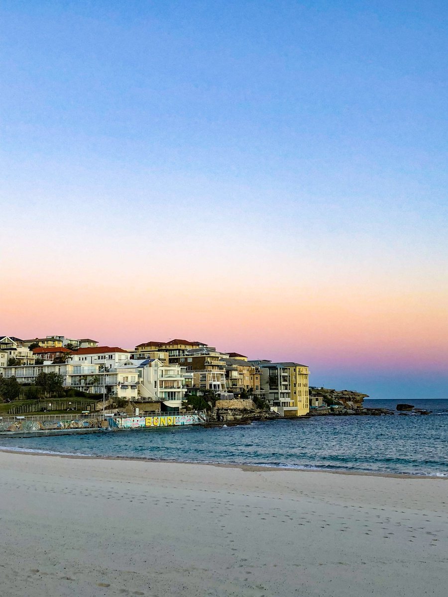 hotndelicious's tweet image. From #NorthBondi with ❤️✨
#iloveSydney #BondiBeach #skyporn @sydney_sider