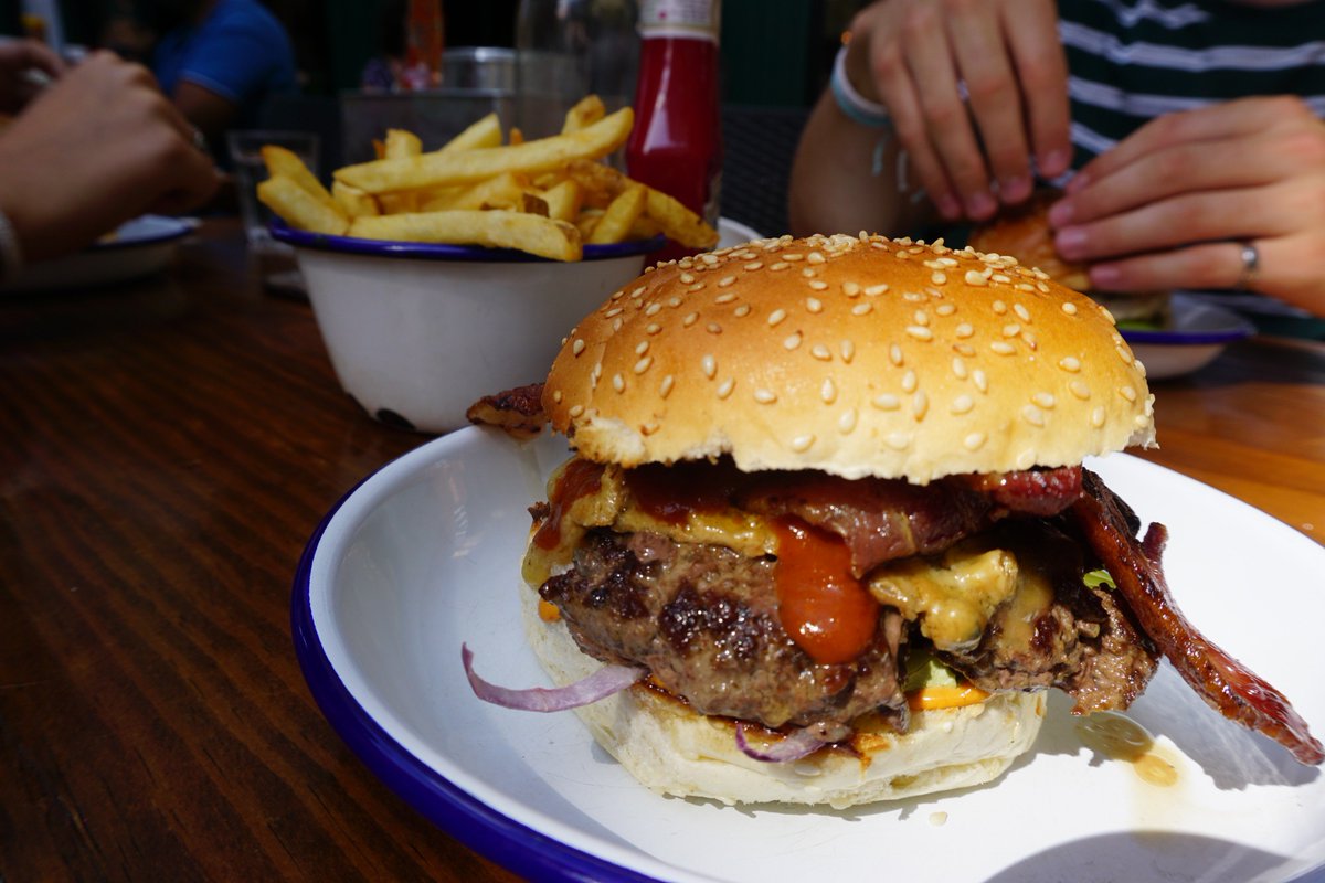 TBurger_Baron's tweet photo. A new #burger #review of @BurgerTheoryUK blessed the #blog yesterday🍔 An absolutely splendid burger which really accentuated the need for people to treat burger-making as a science as well as a sport 🔥#StayBurgery

https://t.co/9fWJvskueS https://t.co/uaI5fegaGz