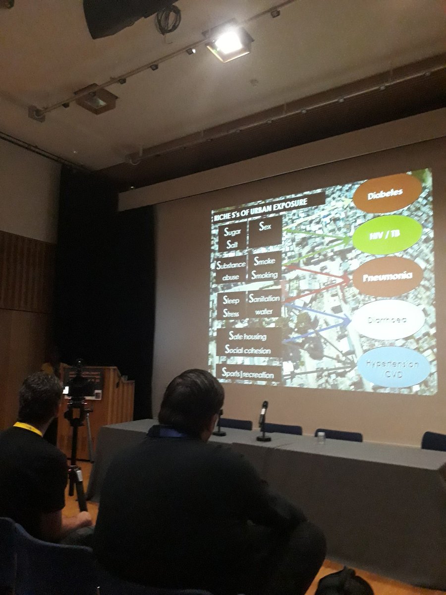 melissakapulu's tweet photo. From food [in]security/sustainability and impacts of healthy eating on climate change to thinking of holistic approach to health research (urban health)

Interdisciplinary research

Charles Godfray @oxmartinschool 
@DrTolullah speak #TheAASAffiliates @Africa_Oxford @AASciences https://t.co/e7aE6RjtB0