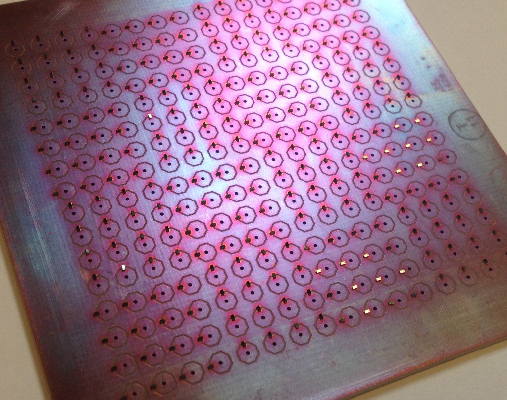 Innovation2's tweet image. New motion-sensing technology can detect a person’s presence and location anywhere inside a room #motionsensing #metamaterials #DukeU #ILLGrenoble innovationtoronto.com/2018/08/new-mo…