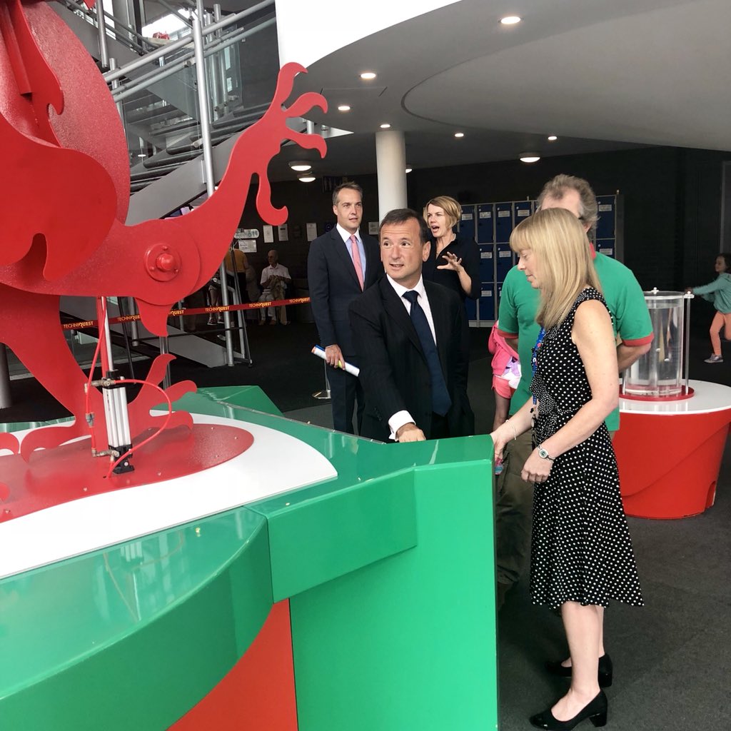 Delighted to welcome <a href="/AlunCairns/">Alun Cairns</a> from @UKGovWales today on the back of our exciting funding announcement #ScienceCapital