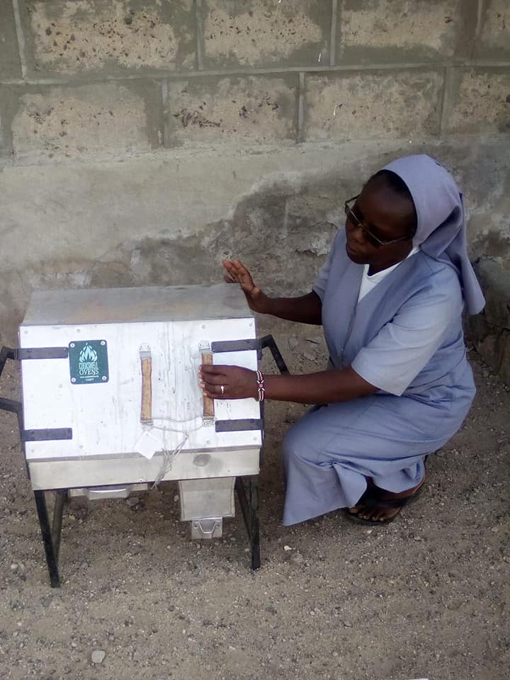 cookswelljikos's tweet photo. A million thanks to the #BunduRoversClub Kenya for the update on our charcoal baking oven that you took all the way up to the Good Shepard Catholic Mission in #NorthHorr during your #desertdriveagainsthunger last month
 #GodBlessTheWorkOfYourHands #Marsabit #northernkenya #se4all https://t.co/tAwXGOEQaq