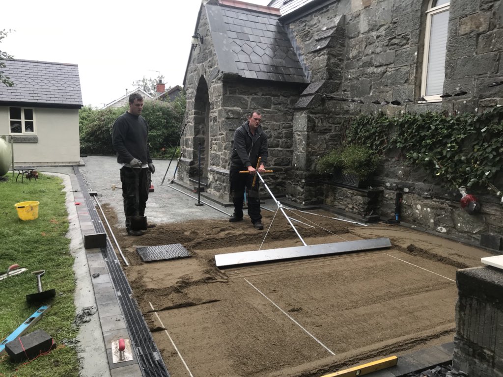 Sedds_Mark's tweet image. Hari Robberts in Porthmadoc is getting to grips with his new Probst Screeder. And with a job this size he will be glad he has bought one !! @MarshallsReg @ProbstHandling #demoday #bestbyfar #worksmart #wherehasthesungone☹️