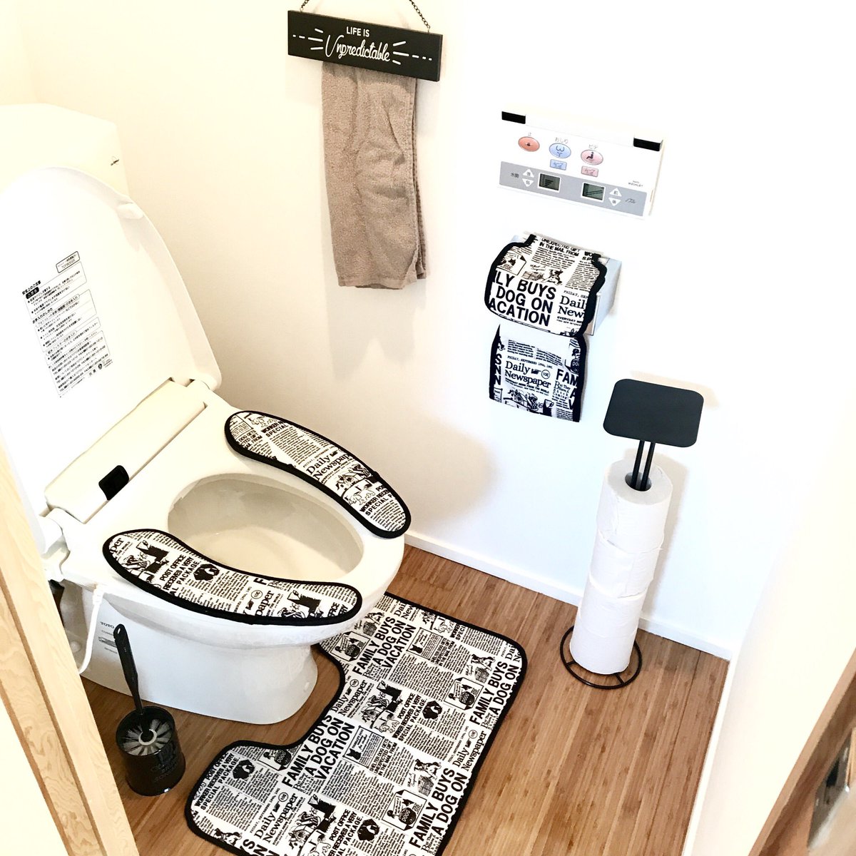 3coinsスリーコインズ 公式 A Twitter Newトイレグッズ 各 300 税 3coinsで大人気のトイレグッズに新作が入荷しております オススメは進化した便座シート 低反発クッションになっており とってもふっくら肉厚です 同じ柄で揃えて 素敵なトイレ