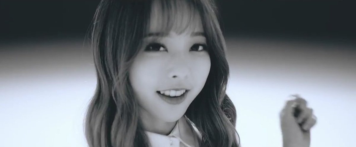 jadebrvo's tweet photo. everyone say THANK YOU miss vivi #LOONA_FAVORITE https://t.co/7x5nutxANd