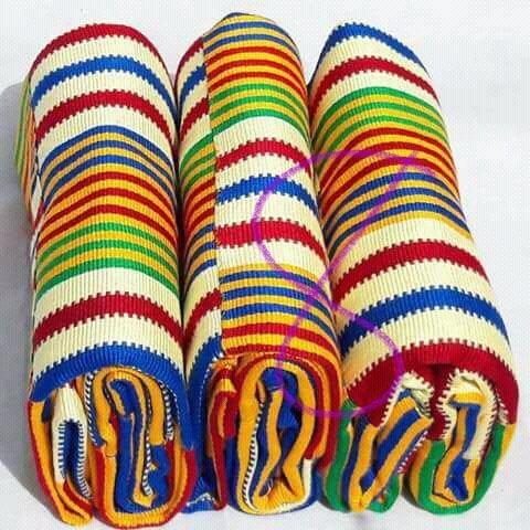 maame__koramah's tweet photo. Hello people, please this is my hustle.
I sell Ashanti and Northern Kente. 
Ghc380 for the full 6 yards,Ghc 270 for 4 yards and Ghc70 for a yard.
Please retweet,my customers are on  your TL. 
Thank you https://t.co/vQGGzg39As