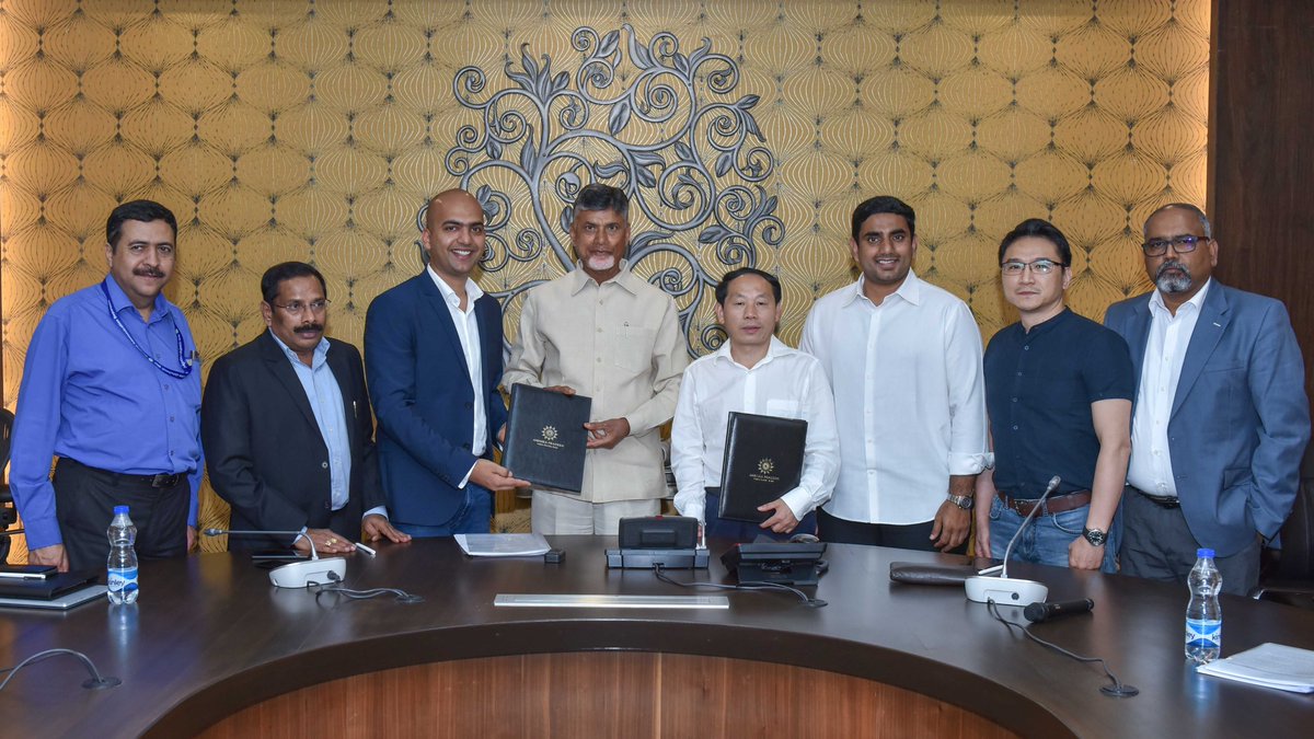 TDP24x7's tweet image. #Holitech, one of the top three electronics manufacturing companies in the world is investing Rs.1,400 Cr in #AP by building a new plant that will produce components for @XiaomiIndia. This upcoming plant in Tirupati will also create direct employment for 6,000 people - #NCBN#tdp