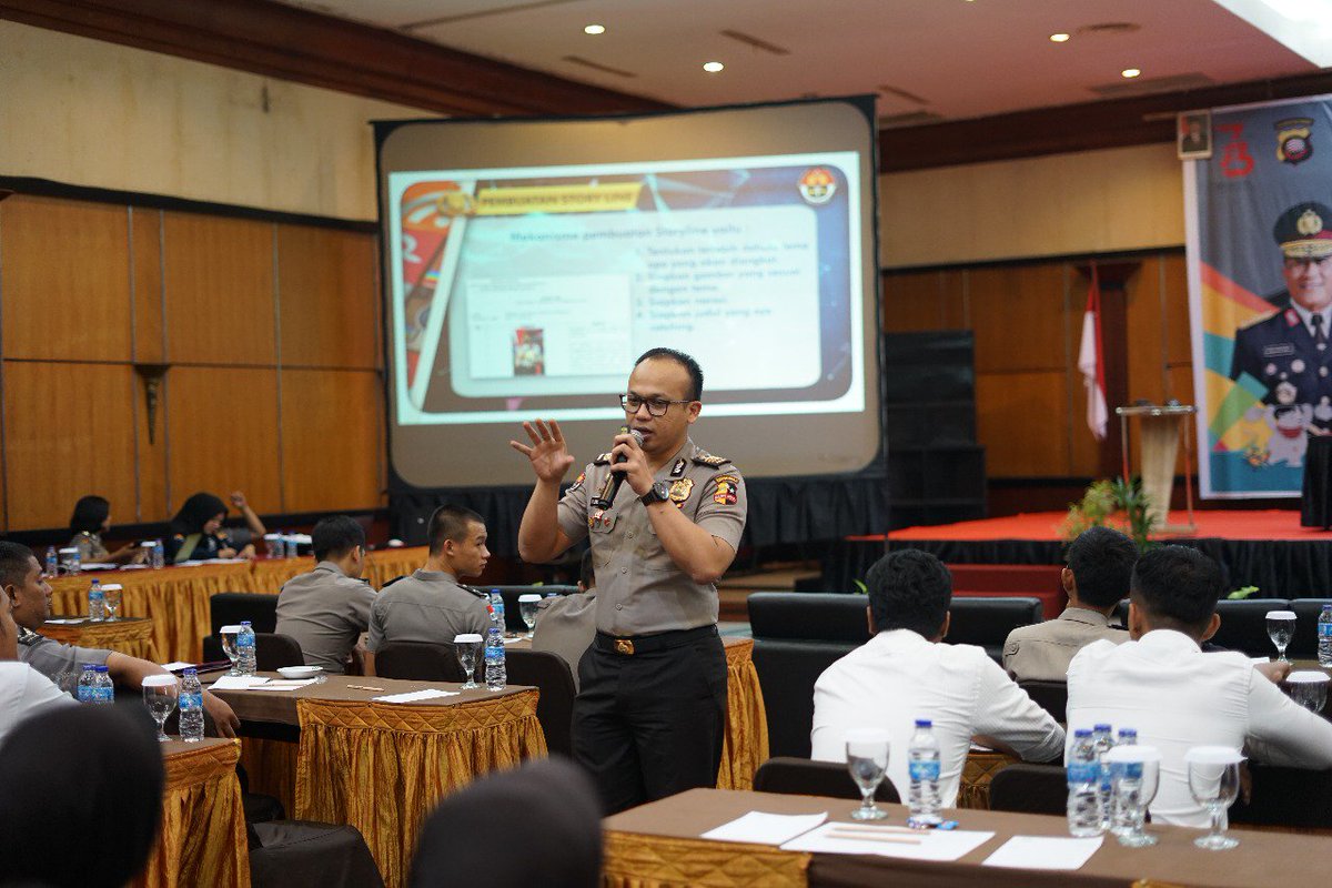 ReskrimMelawi's tweet photo. Workhsop Penguatan Tim Media Sosial dan Media Online oleh @DivHumas_Polri diwilayah Hukum Polda Kalbar
#kalbarberkibar
#zerotolerance
#zeroillegal
#kalbarbicarabaik https://t.co/riXA3lrGkB