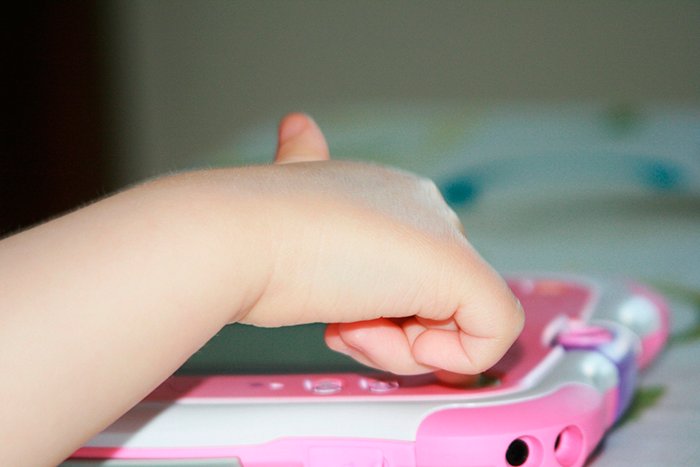 SOCVALPED's tweet photo. Recuerda que hasta los dos años debe fomentarse el juego libre en niños ¿Cómo hacer un uso responsable de las #nuevastecnologías en niños? #appsinfantiles https://t.co/TuyO7xAHYQ https://t.co/PARz2L7AmS