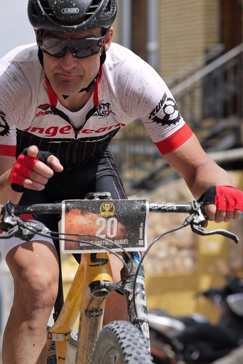 CircuitoBTT's tweet photo. ¡Eh tú dame un like! 👍 Luis Escribano Piqueras ya se hizo esta foto 📸 en la CopaBTT 🏆 pensando en nuestro concurso 😂
Si queréis que se lleve la prueba de esfuerzo...¡Ya sabéis! 🖱👍
#CONCURSOBTT https://t.co/nXON5PHgTR