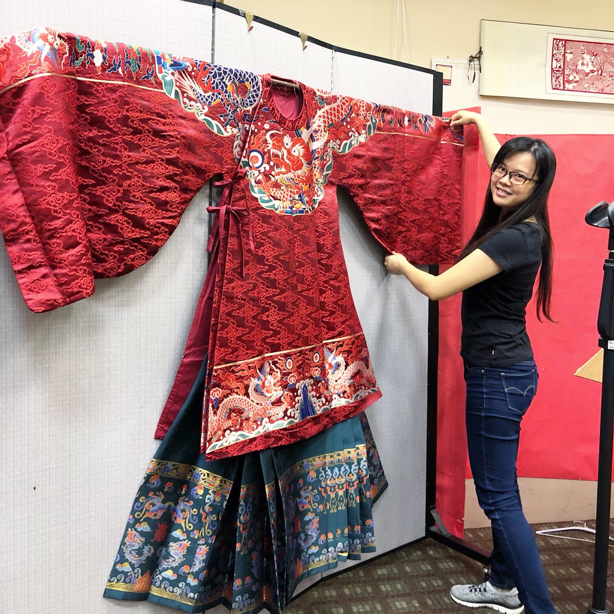 YinJouWu's tweet photo. Decorating clothes for IUSD teacher seminar. #iusd #teacherseminar #chineseclothing https://t.co/62H1APGP6p