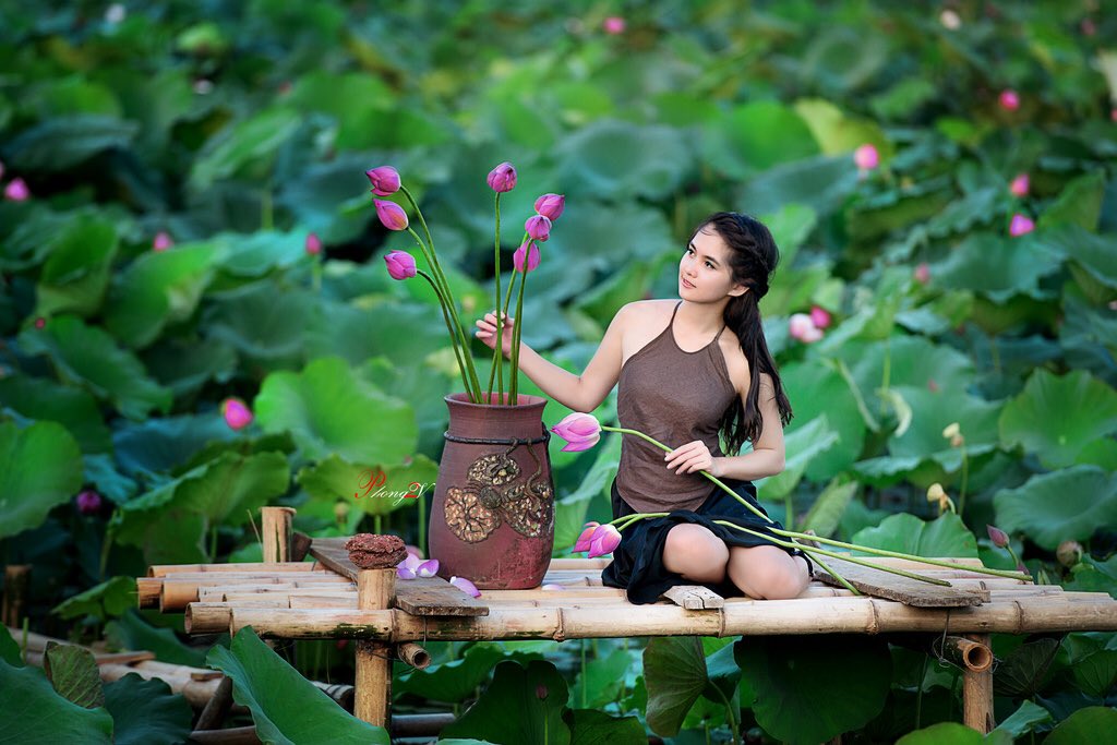 Очаровашка дзен. Девушка в саду. Китайские девушки на природе. Девушка с лотосом. Красивые азиатки на природе.