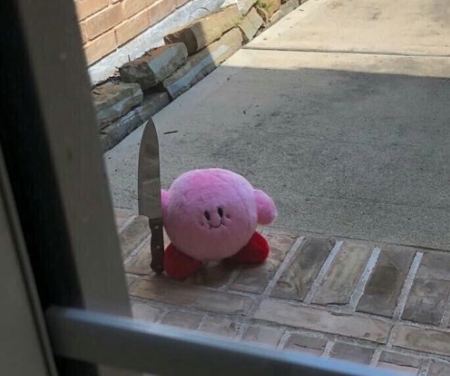 Her şeyde Muratı suçlu gören linç etmeye çalışan ama onu çok sevdiklerini idda eden bazı insanlar(temsili)...