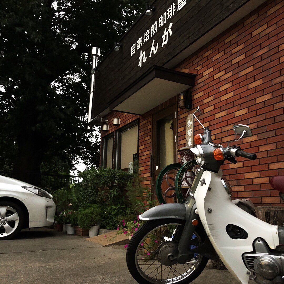 000Tgarage's tweet image. 今日のライダース
草加煎餅を届けに900キロ近く走る
郵便バイク
お疲れ様でした😊
#md50 
#スーパーカブ 
ちょっと用事しに中川店へ
雨降る前に帰ろう
#カモメカブ 
instagram.com/p/BmLIVtcn5bi/