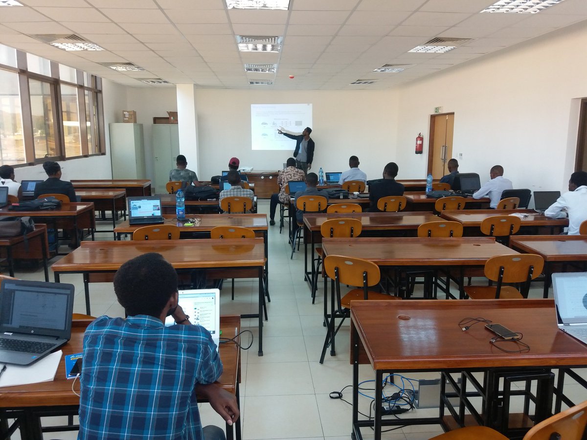 ParrotAI's tweet image. Introducing Foundation of Deep learning at UDOM-CIVE by @ThisIsApix in #Tanzania 

#MLfor6Weeks #parrotAI #DeepLearning