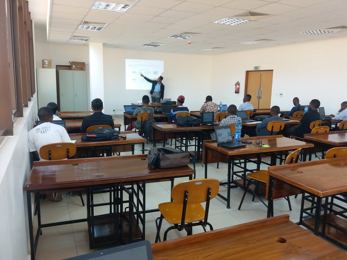 ParrotAI's tweet image. Introducing Foundation of Deep learning at UDOM-CIVE by @ThisIsApix in #Tanzania 

#MLfor6Weeks #parrotAI #DeepLearning