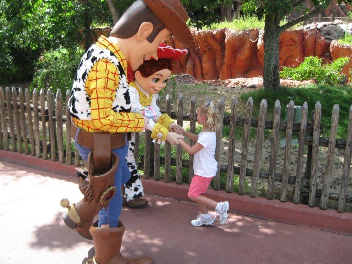 ZaddCrew's tweet photo. Character Meet & Greet: Not My Thing. #DisneyMeetandGreet #DisneyCharacterMeetandGreet #WDW #DisneyBlog #DisneyCharacters #TalesfromtheTower #DisneyParkCharacters #NotMyThing #BackintheDay #HollywoodandVine #TuskerHouse https://t.co/yY6wiCrvsz https://t.co/Hkquyuy0dL
