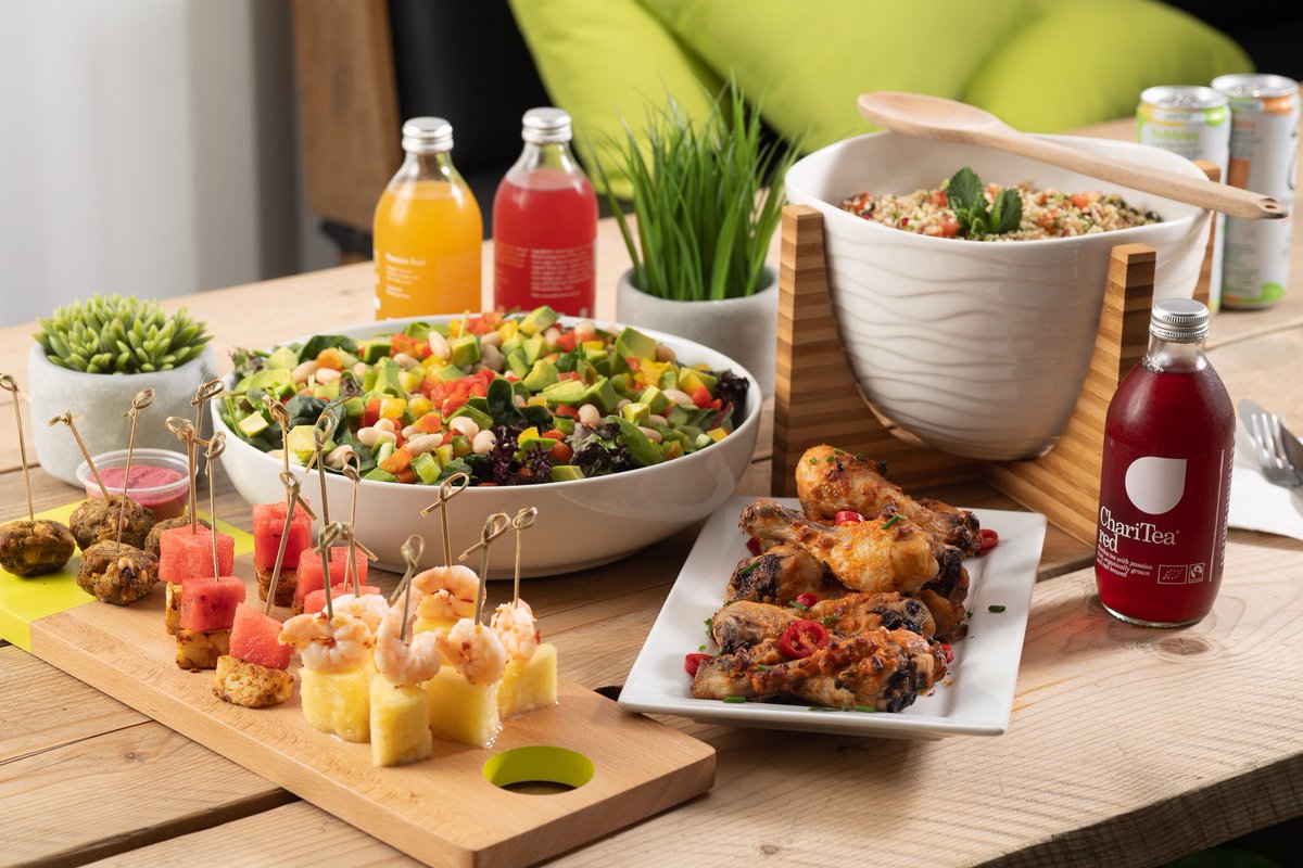 nutribarmcuk's tweet photo. Lunch is calling!📞

Make sure you make it a healthy and delicious one! Choose from one o our design-your-own salad boxes, wraps, soups and more🍓🥑🍅🍏

📍At @MediaCityUK #feelgood #nutribarmcuk https://t.co/zMpo8Mikyu