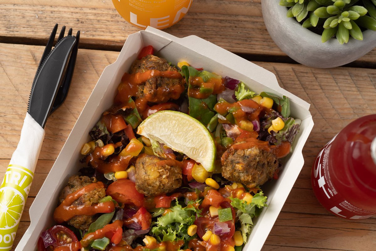 nutribarmcuk's tweet photo. Lunch is calling!📞

Make sure you make it a healthy and delicious one! Choose from one o our design-your-own salad boxes, wraps, soups and more🍓🥑🍅🍏

📍At @MediaCityUK #feelgood #nutribarmcuk https://t.co/zMpo8Mikyu