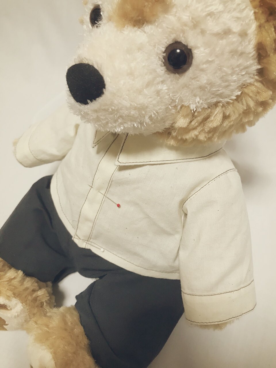 ぬいぺ ぬい服の先生 次はスーツの型紙つくります まずはワイシャツの型紙とシーチングでサンプル 前立て カフスあき 台襟と人間様にも負けない本格的な仕様する予定です しばしお待ちください ダッフィー 服 シャツ 作り方 検察側の