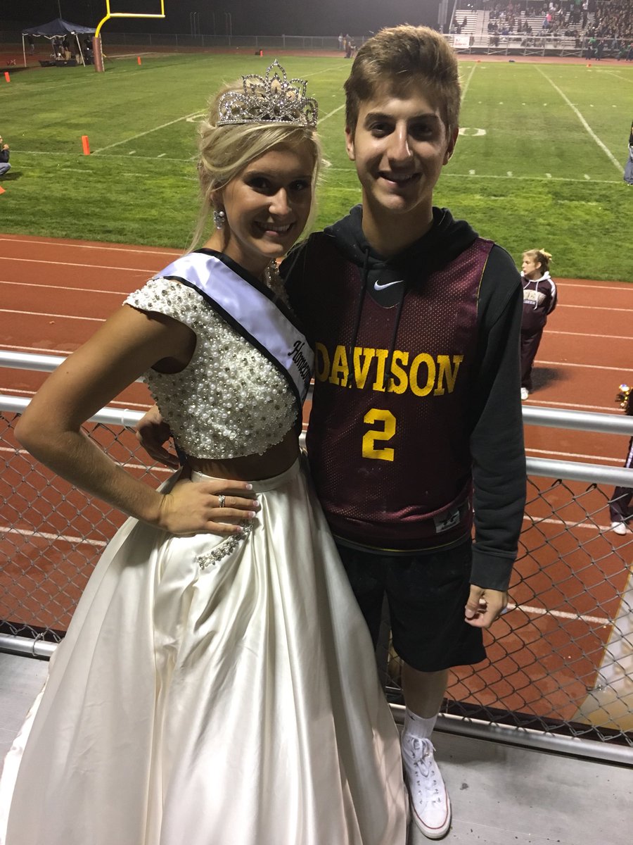 tymetzger4's tweet image. Happy bday @Macy_lintz, hope you have a great day❤️ miss you #handplacement