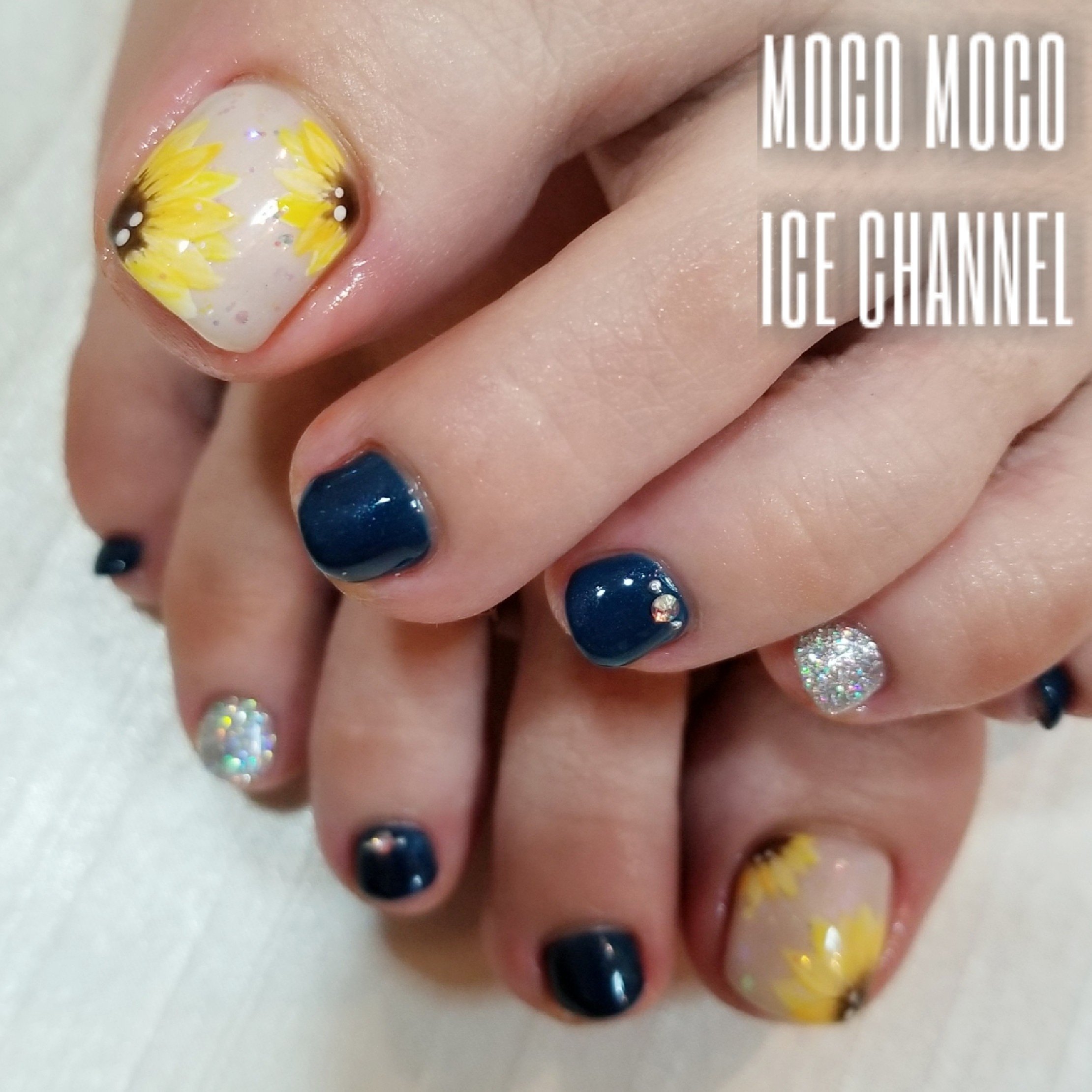 Twitter 上的 Ice Nailist あいすちゃん ひまわりのフットネイル ネイビーと合わせて 大人かわいい ﾟ T Co Qdgxlrjurk ネイル フットネイル ひまわり ヒマワリ 向日葵 ひまわりネイル ヒマワリネイル 向日葵ネイル 大人かわいい 大人かわいい