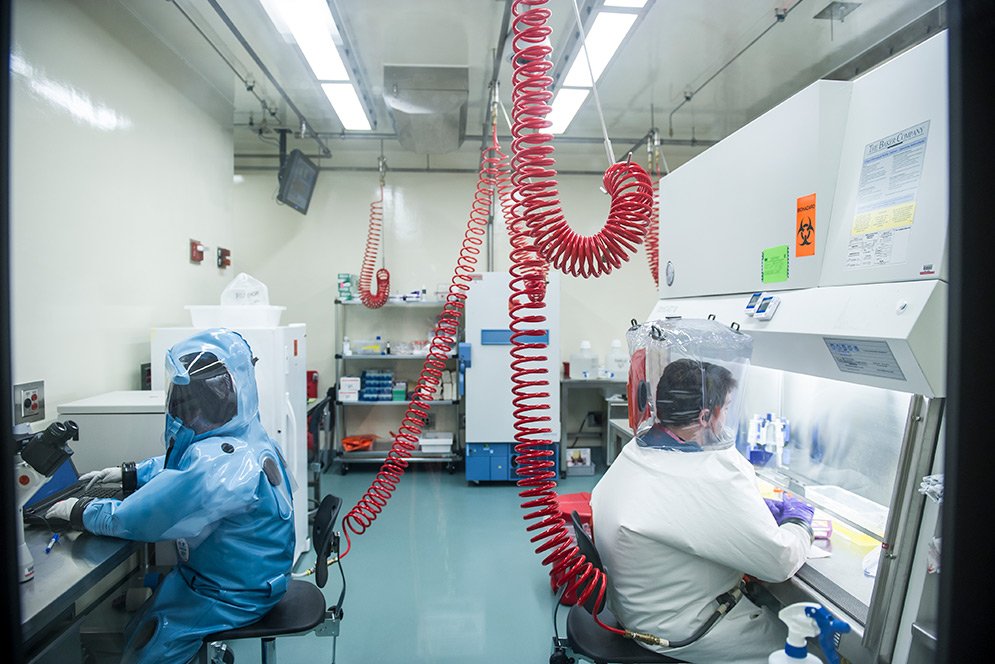 ScienceinBoston's tweet photo. Boston can now add #Ebola research to its resume! The National Emerging Infectious Diseases Laboratories (@neidl) at Boston University has begun work with its first Level-4 pathogen, the Ebola virus. https://t.co/Lza41SvWGr https://t.co/VtTQnvQWh4