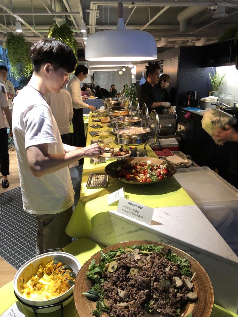 AlexShin's tweet photo. VC night at @hashed_official. If you are in the gangnam area, pop by grab some food and mingle.
#hashedlounge https://t.co/eQI4KZPBPC