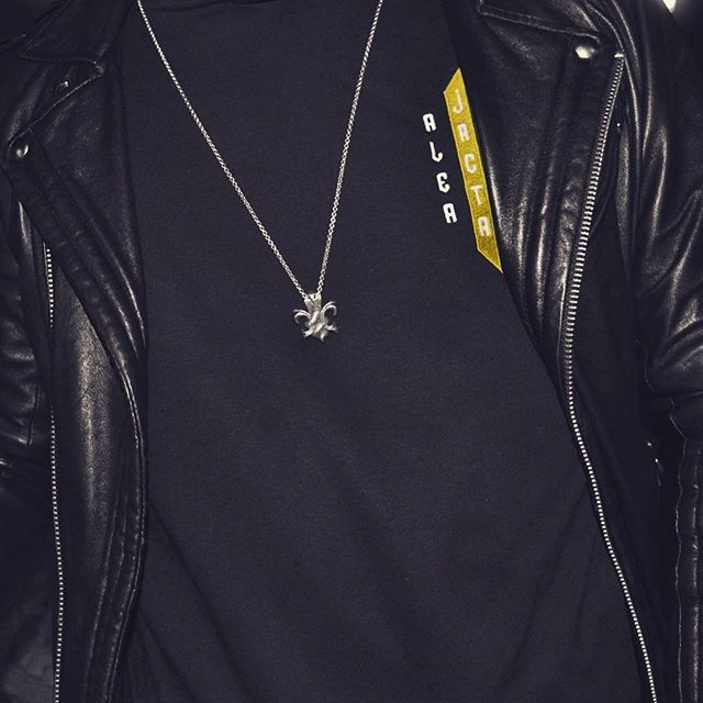 padre_144's tweet photo. from Julius 🌿 ⚜
⚜
⚜
⚜ ⚜
#paris #streetwear #padre144 #baroque #clothing #lifestyle #luxury #embroidery #menswear #legendary
#firstofthename #loyalty #streetfashion #readymade #design #ancient #outfit #renaissance #menfashion #streetstyle #offwhit… https://t.co/tvKEvOfwr9 https://t.co/2hRVBMtyw0