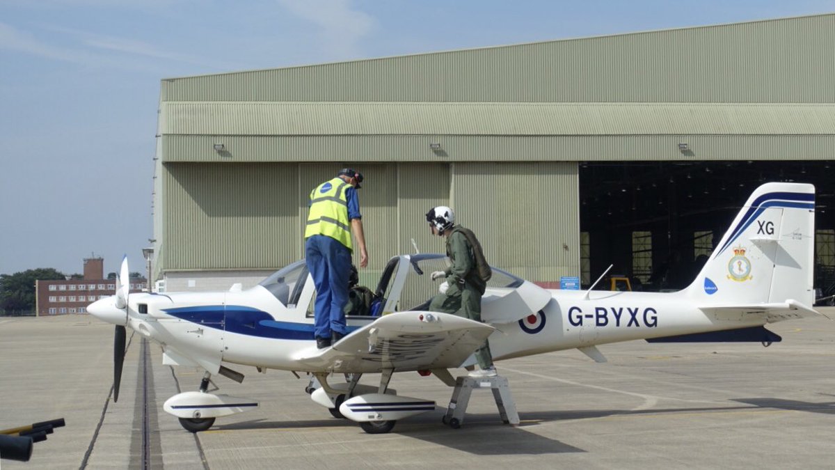 2260Sqn's tweet photo. So what have you been doing with your summer?
Before they are old enough to drive a car our Cadets are shown how to fly a plane by an RAF pilot! Check out what we’ve been doing today!
@SWRegionRAFAC @HantsIOWWing #WhatWeDo #futurepilot https://t.co/r1KKoFzGqn
