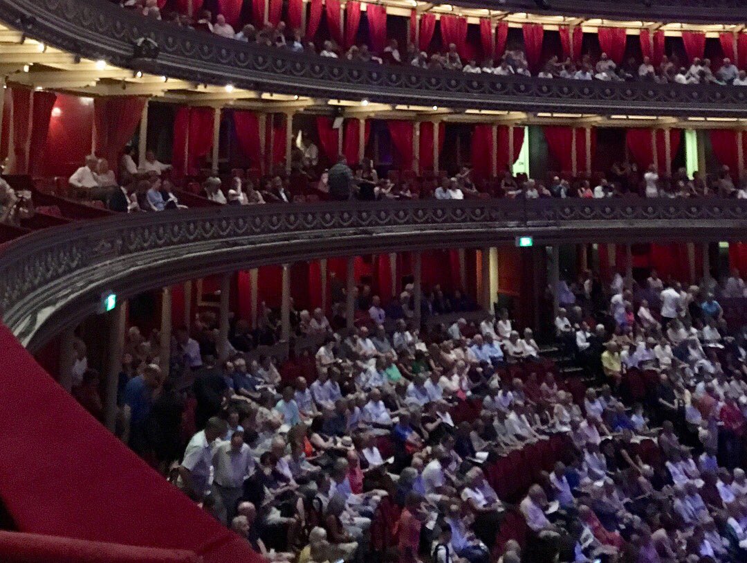 Damian_Dowling's tweet photo. Great catch up at the @bbc_proms - hats off to @mn_orchestra for an amazing performance! 🎶
#MinnesotaOrchestra @OsmoVanska #OsmoVanska @IBarnatan #InonBarnatan #MNorch @rcoxmaestro #BBCProms @RoyalAlbertHall #royalalberthall #Gershwin #Bernstein #Ives #Prom31 #orchestra https://t.co/FjAeRhLre2