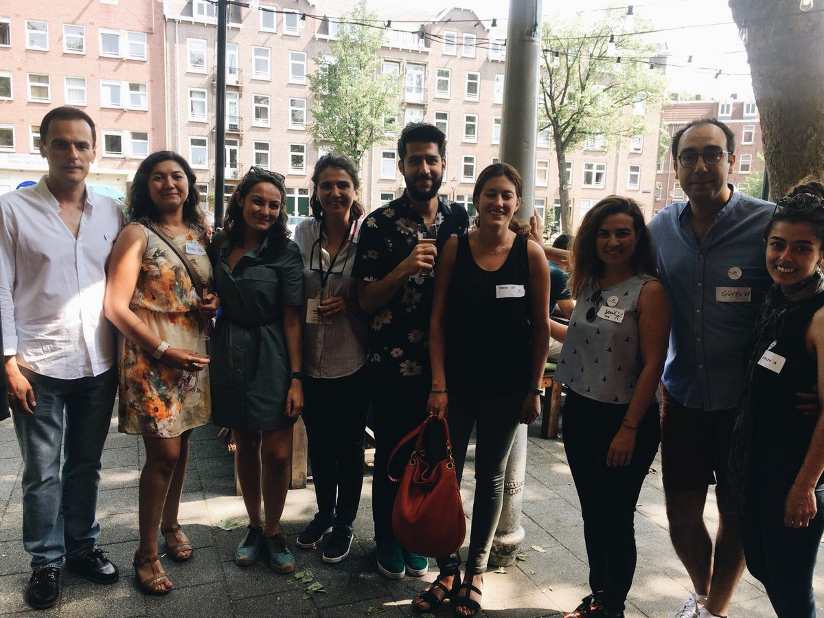 KocMezunlari's tweet image. #tbt Geçtiğimiz aylarda gerçekleşen Amsterdam Buluşması'nda kocaman bir aile olduğumuzu bir kez daha görmüş olduk... 
#KUMED #BulusBaglan #Amsterdam #AmsterdamBulusmasi