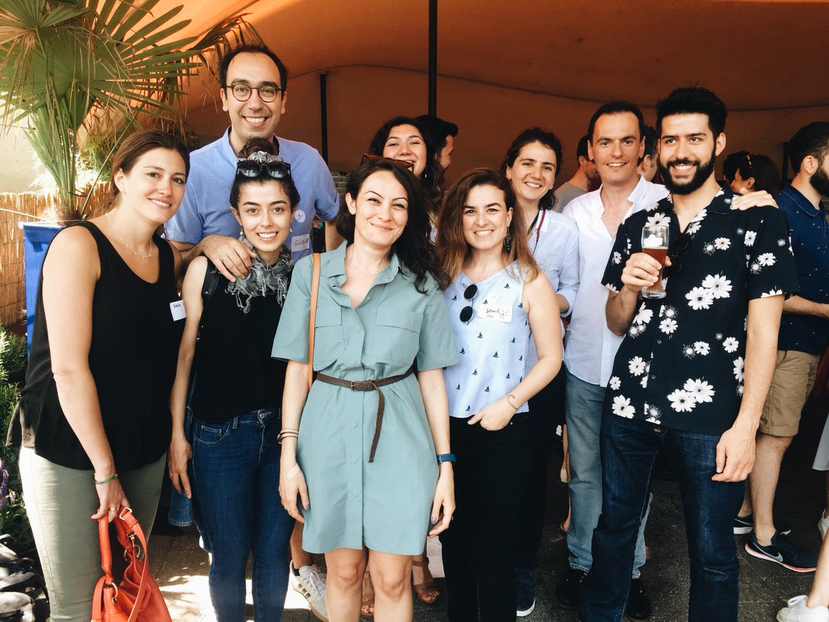 KocMezunlari's tweet image. #tbt Geçtiğimiz aylarda gerçekleşen Amsterdam Buluşması'nda kocaman bir aile olduğumuzu bir kez daha görmüş olduk... 
#KUMED #BulusBaglan #Amsterdam #AmsterdamBulusmasi