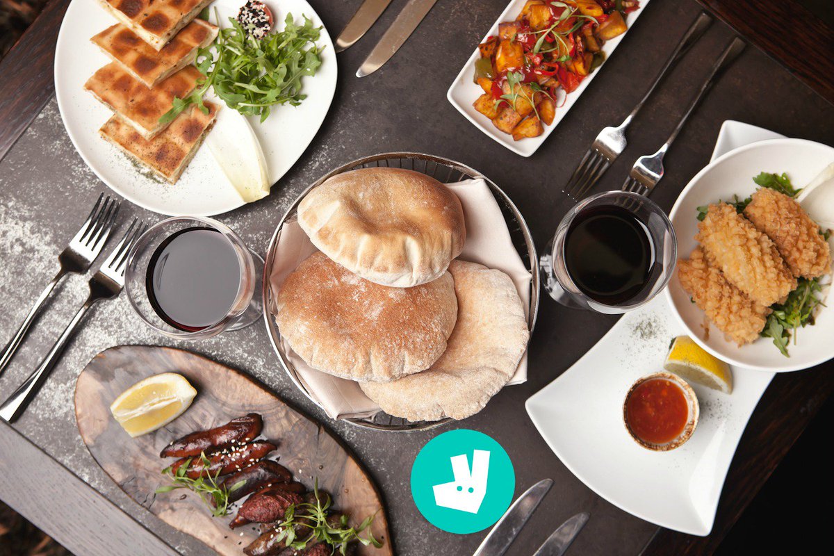 MamouniaLounge's tweet image. There is a time for a sandwich at your desk. Today is not it. And if you must eat at your desk, let's make it it a little more exciting: bit.ly/DeliverooKnigh…

#reclaimyourlunchbreak #funlunch #nomoreboringlunches #halal #lebanese #mezze #lunch #delivery