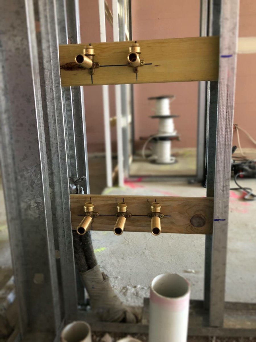 SharkBiteAUS's tweet image. SharkBite’s range of Push-To-Connect Backplate Elbow’s offers a quick, reliable and inexpensive joining method of SharkBite PEX pipes. This photo featuring F352 Lugged Male Elbow’s in use is a perfect example of functionality.
#PushToConnect #NothingBeatsTheShark