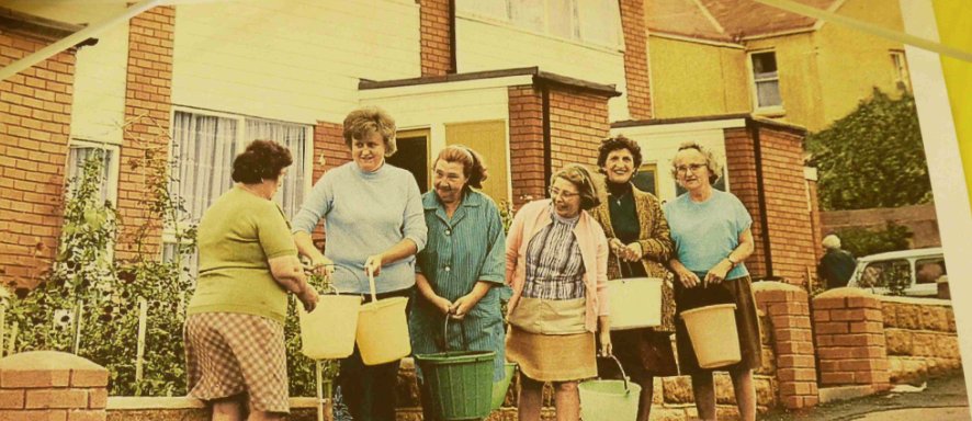 Another Long Hot Summer… 
#Henleaze Library have taken inspiration from the famous 'summer of 76'  for their display and book choices. Visitors to the library can re-live memories of standpipes, drought alerts, and Fab ice lollies!
#FridayFeeIing 
<a href="/LitWorks/">Literature Works</a> 
<a href="/LibrariesWest/">LibrariesWest</a>