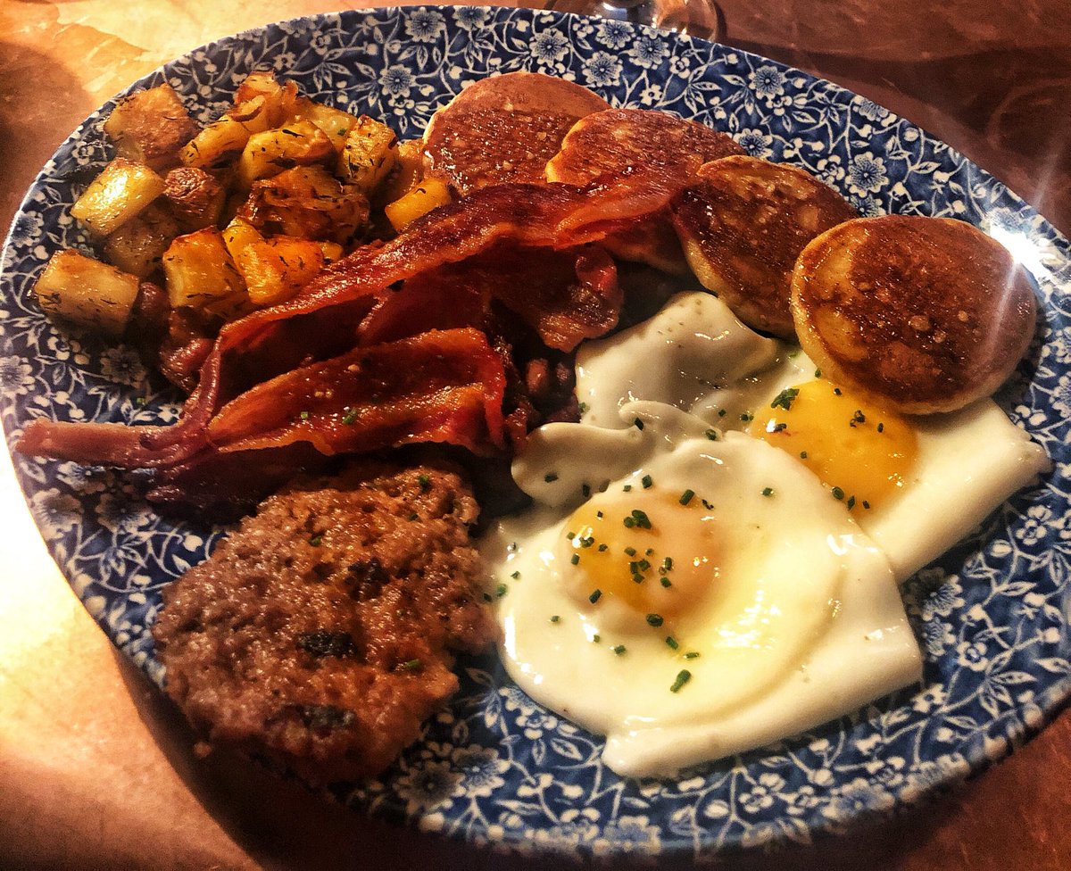 Doyin_M's tweet photo. Hey guys!🙋🏾‍♀️... I’ve made another thread for recommendable spots to wine &amp; dine in London (videos included)🍱🍹: 

 @TheBluesKitchen (Bottomless brunch, Shoreditch) 💸£17 https://t.co/3PNLxiWsJZ