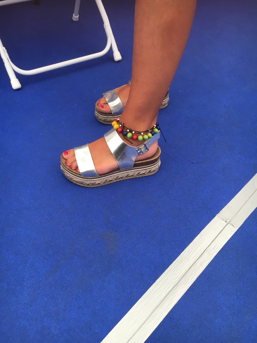 cancer_wales's tweet photo. Day 4 @eisteddfod. Great science engagement #extractingdnafromstrawberries. #dnabracelets can be worn as fashion accessories! https://t.co/V5AizQOoz4