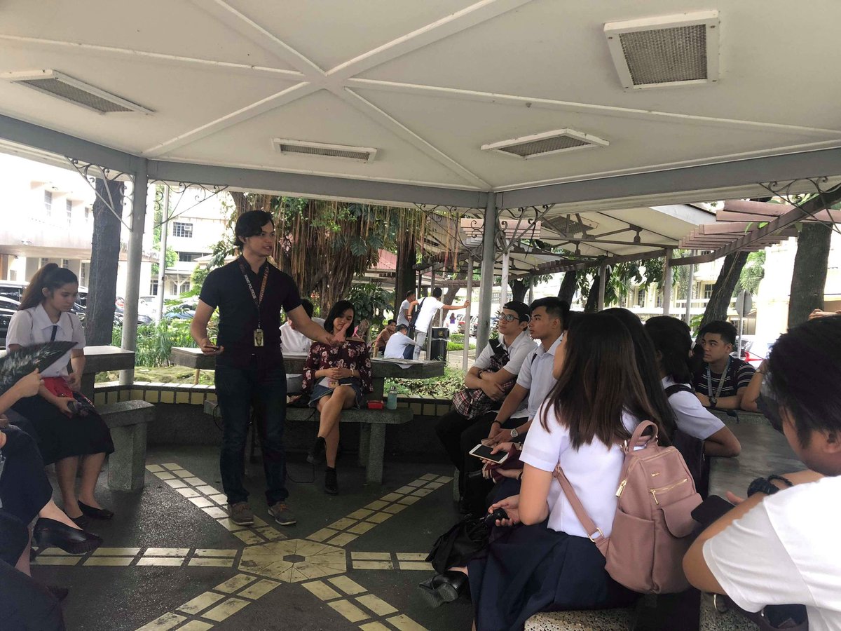 cpjl_'s tweet photo. That's a wrap for this year's #USTFreshmenWeek2018 !!! Welcome to UST and welcome to LM, Excellent Ones Batch 2022!! 
Let the #ReignOfExcellence begin. 💙💛

P.S. I LOVE YOU EB AND @UST_LM_Society enjoy the one day vacation hahahahahahuhuhu https://t.co/APxYQUseqm