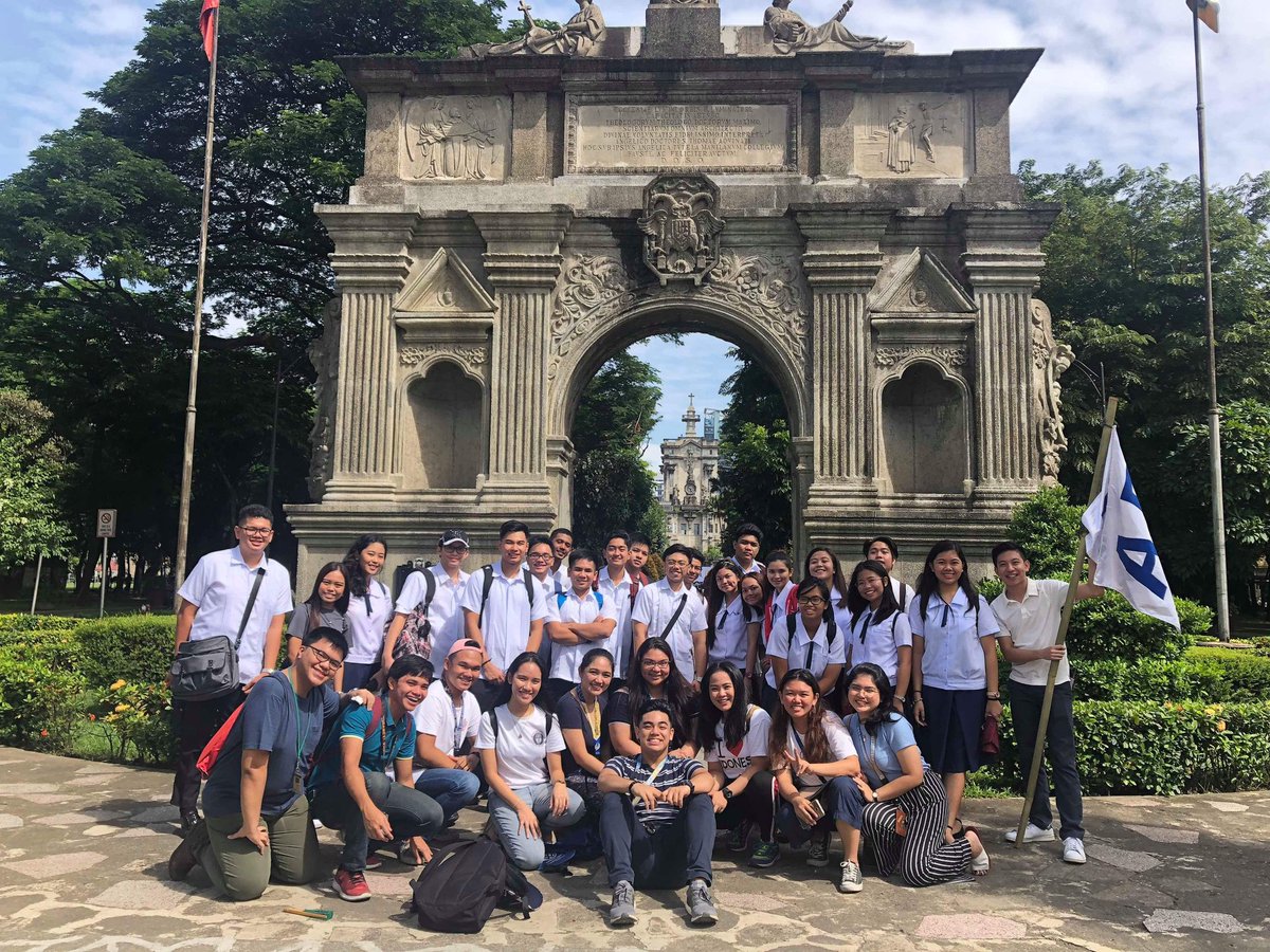 cpjl_'s tweet photo. That's a wrap for this year's #USTFreshmenWeek2018 !!! Welcome to UST and welcome to LM, Excellent Ones Batch 2022!! 
Let the #ReignOfExcellence begin. 💙💛

P.S. I LOVE YOU EB AND @UST_LM_Society enjoy the one day vacation hahahahahahuhuhu https://t.co/APxYQUseqm