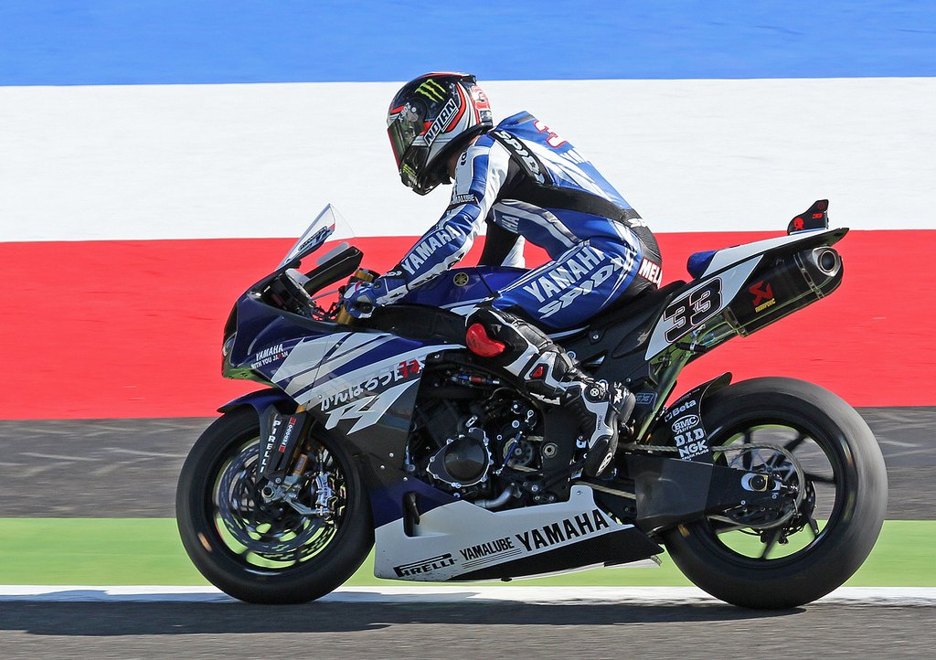 Gp Spectator 11年ヤマハでwsbに電撃参戦 ところがヤマハ撤退でbmwに移籍 ところがbmw撤退で アプリリアに移籍 そしてアプリリアも撤退と 笑 ツキがなさすぎる 16年に嫌々ながらアプリリアでmotogpに復帰もシーズン途中で離脱 T Co Gp Spectator 11年ヤマハでwsbに電撃参戦 ところがヤマハ撤退でbmwに移籍 ところがbmw撤退で アプリリアに移籍 そしてアプリリアも撤退と 笑 ツキがなさすぎる 16年に嫌々ながらアプリリアでmotogpに復帰もシーズン途中で離脱 T Co