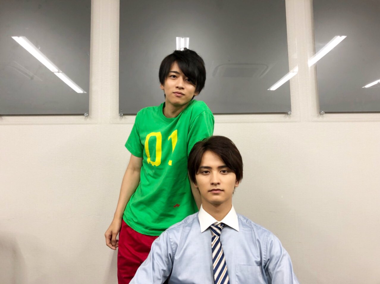 瀬戸利樹 Twitterissa 仮面ライダージオウに鏡 飛彩役で出演させて頂きます 永夢と一緒に 髪の毛も久々に茶色に お楽しみにーー 仮面ライダージオウ 仮面ライダーエグゼイド 仮面ライダーブレイブ 鏡飛彩 飯島寛騎 瀬戸利樹 T Co