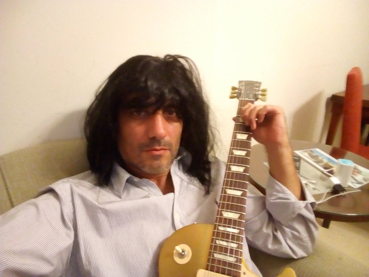 RuggieriJotape's tweet photo. #VorterixPlug Mario necesito los bleca para mí Les Paul y el resto de las pibas, así me guardo la guita para ir al peluquero https://t.co/fCJbxBy3QR