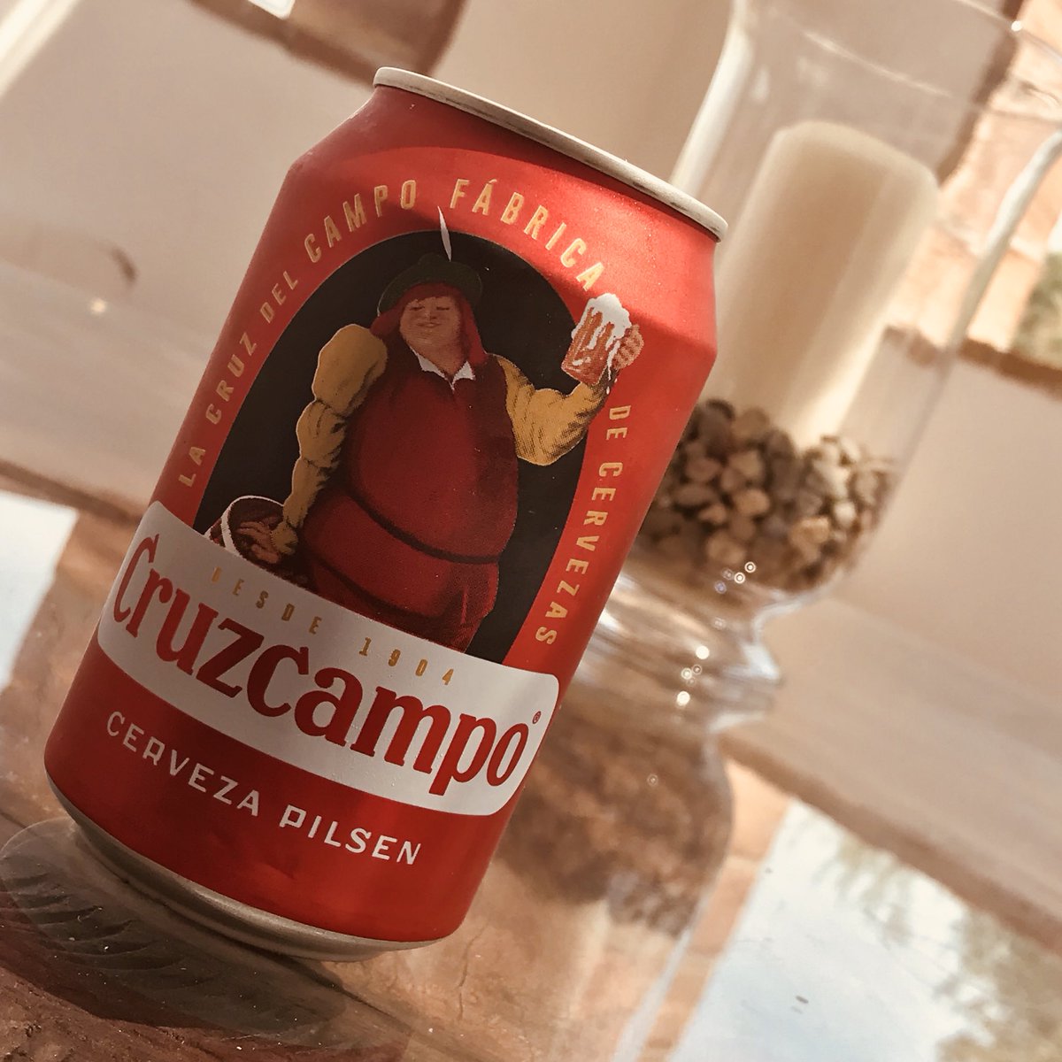 GayleCarrington's tweet image. Day 3 so far looking a bit like this.... unicorn/ swan &amp;amp; Bea/ swan give a sense of scale #hoursoffun