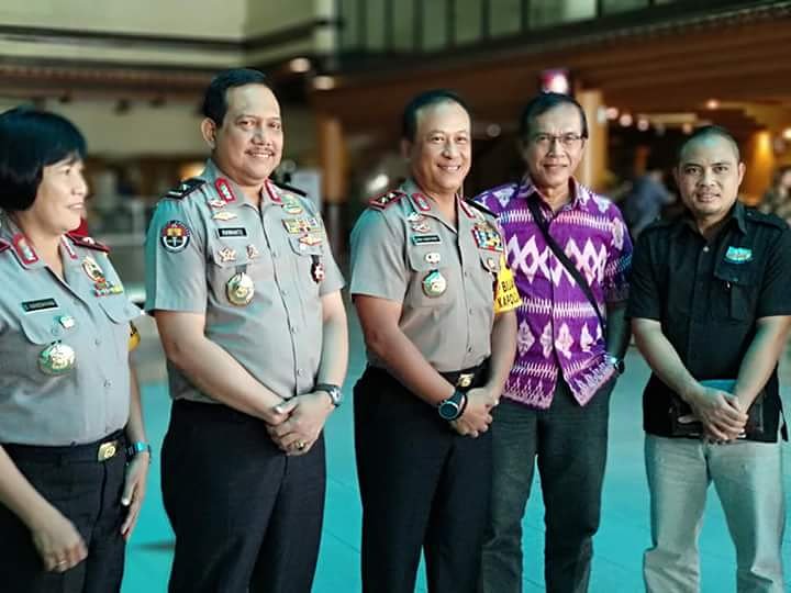 ErshiNata's tweet photo. #poldakalbarberkibar #zeroillegal #zerotolerance #thebestpol #pnc_poldakalbar #Divisihumaspolri
#Multimediapolri #polisiindonesia #reskapuashulu #viral https://t.co/tCWtQvbaKo